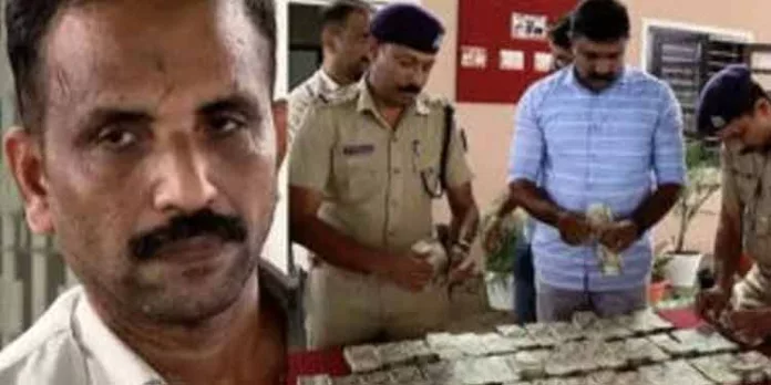 രേഖകളില്ലാതെ 25 ലക്ഷം രൂപ ട്രെയിനില് കടത്താന് ശ്രമിച്ചയാൾ പിടിയില് രേഖകളില്ലാതെ 25 ലക്ഷം രൂപ ട്രെയിനില് കടത്താന് ശ്രമിച്ചയാൾ പിടിയില്