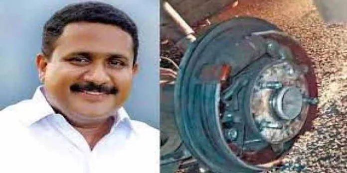 ആന്റണി ജോണ് എംഎല്എയുടെ കാറിന്റെ പിന്ചക്രം ഓട്ടത്തിനിടെ ഊരിത്തെറിച്ചു ആന്റണി ജോണ് എംഎല്എയുടെ കാറിന്റെ പിന്ചക്രം ഓട്ടത്തിനിടെ ഊരിത്തെറിച്ചു