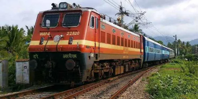 യുവാവ് ട്രെയിനിൽ നിന്ന് വീണു മരിച്ചു യുവാവ് ട്രെയിനിൽ നിന്ന് വീണു മരിച്ചു