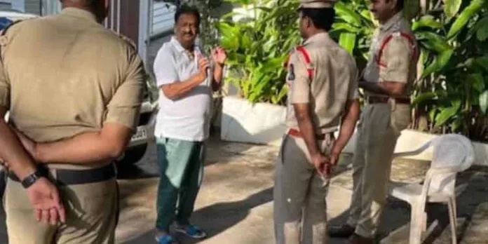 ഹൈദരാബാദില് മുതിര്ന്ന കോണ്ഗ്രസ് നേതാക്കള് വീട്ടുതടങ്കലില് ഹൈദരാബാദില് മുതിര്ന്ന കോണ്ഗ്രസ് നേതാക്കള് വീട്ടുതടങ്കലില്