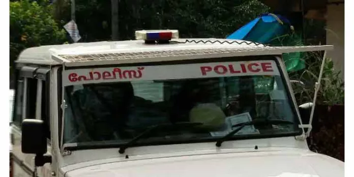 കേരള പോലീസിന് അപമാനമായി വീണ്ടുമൊരു ലൈംഗിക പീഡന പരാതി കേരള പോലീസിന് അപമാനമായി വീണ്ടുമൊരു ലൈംഗിക പീഡന പരാതി