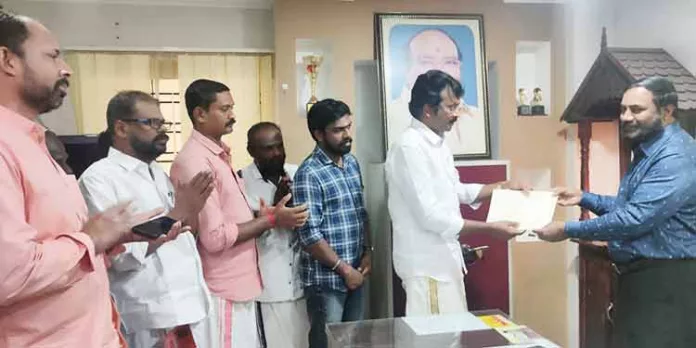 എസ്.എന്.ഡി.പി. യോഗം ചെങ്ങന്നൂര് യൂണിയന് അഡ്മിനിസ്ട്രേറ്ററായി സുരേഷ് പരമേശ്വരന് സ്ഥാനമേറ്റു എസ്.എന്.ഡി.പി. യോഗം ചെങ്ങന്നൂര് യൂണിയന് അഡ്മിനിസ്ട്രേറ്ററായി സുരേഷ് പരമേശ്വരന് സ്ഥാനമേറ്റു