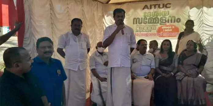 എ ഐ റ്റി യു സി സമ്മേളന കൊടിമര ജാഥക്ക് സ്വീകരണം നൽകി എ ഐ റ്റി യു സി സമ്മേളന കൊടിമര ജാഥക്ക് സ്വീകരണം നൽകി