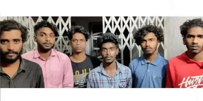 കാണിക്ക വഞ്ചി കുത്തിത്തുറന്ന് പണവും ഇന്വേര്ട്ടര് ബാറ്ററികളും മോഷ്ടിച്ച ആറംഗ സംഘത്തെ പിടികൂടി കാണിക്ക വഞ്ചി കുത്തിത്തുറന്ന് പണവും ഇന്വേര്ട്ടര് ബാറ്ററികളും മോഷ്ടിച്ച ആറംഗ സംഘത്തെ പിടികൂടി