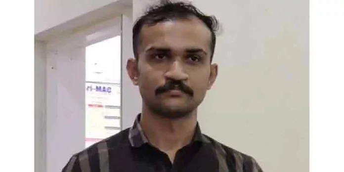 ഓൺലൈൻ ആയി ഓര്ഡര് ചെയ്ത ഭക്ഷണം കൊടുക്കുന്നതിനിടെ ലൈംഗിക പീഡനം ; 90 ലക്ഷം കവർന്ന യുവാവ് പിടിയില് ഓൺലൈൻ ആയി ഓര്ഡര് ചെയ്ത ഭക്ഷണം കൊടുക്കുന്നതിനിടെ ലൈംഗിക പീഡനം ; 90 ലക്ഷം കവർന്ന യുവാവ് പിടിയില്
