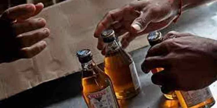 ഇന്ത്യന് നിര്മിത വിദേശ മദ്യത്തിന് പിന്നാലെ ബിയറിനും വൈനിനും ഞായറാഴ്ച മുതല് വില കൂടും ഇന്ത്യന് നിര്മിത വിദേശ മദ്യത്തിന് പിന്നാലെ ബിയറിനും വൈനിനും ഞായറാഴ്ച മുതല് വില കൂടും