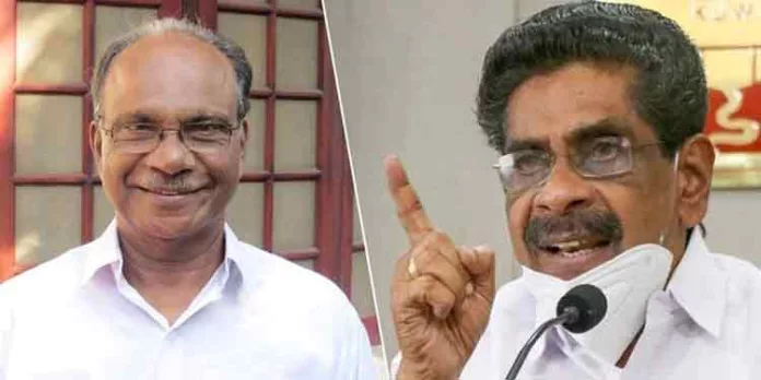 പെരിയ ഇരട്ടക്കൊലക്കേസിലെ സിപിഎം പ്രതികളുടെ വക്കാലത്ത് ഏറ്റെടുത്ത അഡ്വ.സി.കെ.ശ്രീധരനെതിരെ രൂക്ഷവിമര്ശനവുമായി മുല്ലപ്പളളി രാമചന്ദ്രന് പെരിയ ഇരട്ടക്കൊലക്കേസിലെ സിപിഎം പ്രതികളുടെ വക്കാലത്ത് ഏറ്റെടുത്ത അഡ്വ.സി.കെ.ശ്രീധരനെതിരെ രൂക്ഷവിമര്ശനവുമായി മുല്ലപ്പളളി രാമചന്ദ്രന്