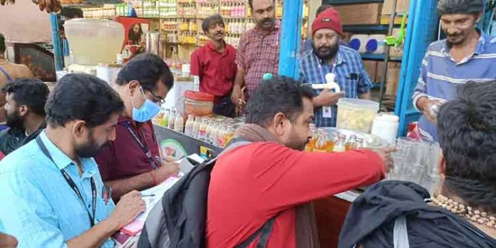 അമിതവിലയും പഴകിയ ഭക്ഷണവും ; വ്യാപാരസ്ഥാപനങ്ങളുടെ ലൈസന്സ് സസ്പെന്ഡ് ചെയ്തു അമിതവിലയും പഴകിയ ഭക്ഷണവും ; വ്യാപാരസ്ഥാപനങ്ങളുടെ ലൈസന്സ് സസ്പെന്ഡ് ചെയ്തു