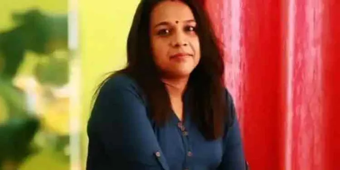 ടൈറ്റാനിയത്തിലെ ജോലി തട്ടിപ്പ് കേസ് ; ദിവ്യാ നായരെ കസ്റ്റഡിയില് വിട്ടുകിട്ടാന് പോലീസ് ഇന്ന് കോടതിയില് അപേക്ഷ സമര്പിക്കും ടൈറ്റാനിയത്തിലെ ജോലി തട്ടിപ്പ് കേസ് ; ദിവ്യാ നായരെ കസ്റ്റഡിയില് വിട്ടുകിട്ടാന് പോലീസ് ഇന്ന് കോടതിയില് അപേക്ഷ സമര്പിക്കും