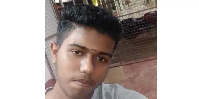 ലോകകപ്പ് വിജയാഘോഷത്തിനിടെ പതിനേഴുകാരന് കുഴഞ്ഞുവീണ് മരിച്ചു ലോകകപ്പ് വിജയാഘോഷത്തിനിടെ പതിനേഴുകാരന് കുഴഞ്ഞുവീണ് മരിച്ചു