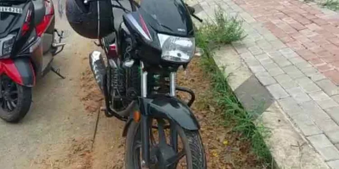 നാലുമണിക്കാറ്റിൽ വാഹനാപകടം ; കാർ ബൈക്ക് യാത്രികനെ ഇടിച്ചിട്ടു നാലുമണിക്കാറ്റിൽ വാഹനാപകടം ; കാർ ബൈക്ക് യാത്രികനെ ഇടിച്ചിട്ടു
