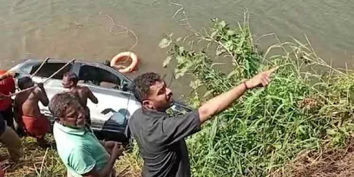ആറാട്ടുപുഴയില് കാര് പുഴയിലേക്ക് മറിഞ്ഞ് മൂന്നു മരണം ആറാട്ടുപുഴയില് കാര് പുഴയിലേക്ക് മറിഞ്ഞ് മൂന്നു മരണം