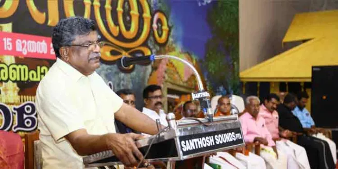 അയ്യപ്പ സത്ര വേദിയിൽ പ്രഗത്ഭരായ കർഷകരെ അനുമോദിച്ചു അയ്യപ്പ സത്ര വേദിയിൽ പ്രഗത്ഭരായ കർഷകരെ അനുമോദിച്ചു