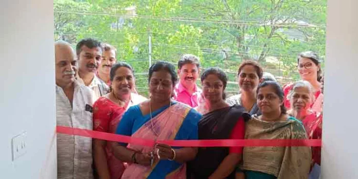 ഡിജിറ്റൽ റീ സർവേ പഴവങ്ങാടി വില്ലേജ് ക്യാമ്പ് ഓഫീസ് പ്രവർത്തനം ആരംഭിച്ചു ഡിജിറ്റൽ റീ സർവേ പഴവങ്ങാടി വില്ലേജ് ക്യാമ്പ് ഓഫീസ് പ്രവർത്തനം ആരംഭിച്ചു