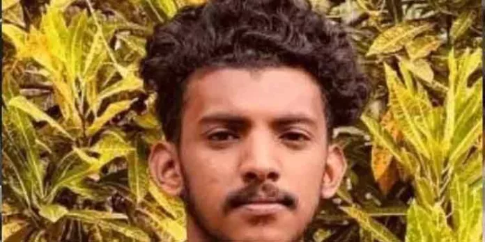 ലക്കിടിയിൽ കാറിലിടിച്ച് മറിഞ്ഞ ബൈക്ക് യാത്രികന്റെ മുകളിലൂടെ ബസ് കയറിയിറങ്ങി ലക്കിടിയിൽ കാറിലിടിച്ച് മറിഞ്ഞ ബൈക്ക് യാത്രികന്റെ മുകളിലൂടെ ബസ് കയറിയിറങ്ങി