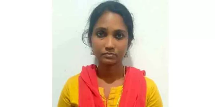 വീട്ടില് നിന്നും അഞ്ച് പവന്റെ സ്വര്ണ്ണാഭരണങ്ങള് കവര്ന്ന ഹോം നഴ്സ് അറസ്റ്റിലായി വീട്ടില് നിന്നും അഞ്ച് പവന്റെ സ്വര്ണ്ണാഭരണങ്ങള് കവര്ന്ന ഹോം നഴ്സ് അറസ്റ്റിലായി