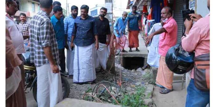 പുനലൂർ മൂവാറ്റുപുഴ റോഡ് കലഞ്ഞൂർ ജംഗ്ഷനിലെ പ്രവർത്തി വിലയിരുത്തി പുനലൂർ മൂവാറ്റുപുഴ റോഡ് കലഞ്ഞൂർ ജംഗ്ഷനിലെ പ്രവർത്തി വിലയിരുത്തി