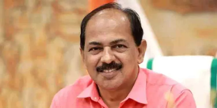 മന്ത്രി ഇതൊന്നും അറിയുന്നില്ലേ? വിലക്കയറ്റം തടയാനും ഒന്നും ചെയ്യാനാവാതെ കാഴ്ചക്കാരന്റെ റോളില് ഭക്ഷ്യമന്ത്രി ജി.ആര്. അനില് മന്ത്രി ഇതൊന്നും അറിയുന്നില്ലേ? വിലക്കയറ്റം തടയാനും ഒന്നും ചെയ്യാനാവാതെ കാഴ്ചക്കാരന്റെ റോളില് ഭക്ഷ്യമന്ത്രി ജി.ആര്. അനില്
