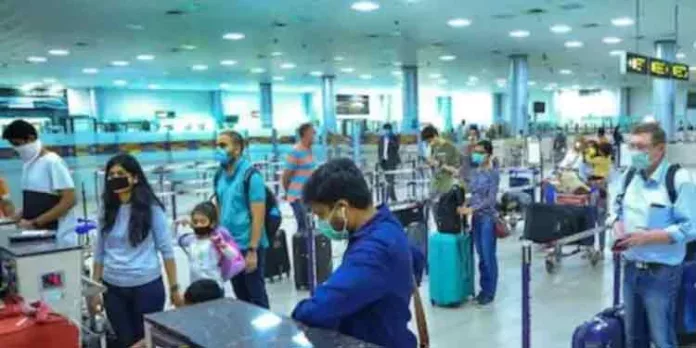 വിമാനത്താവളങ്ങളിൽ കോവിഡ് പരിശോധന കർശനം : ഇന്ത്യയിൽ എത്തുന്നവർക്ക് പുതിയ കോവിഡ് മാർഗ്ഗനിർദ്ദേശങ്ങൾ വിമാനത്താവളങ്ങളിൽ കോവിഡ് പരിശോധന കർശനം : ഇന്ത്യയിൽ എത്തുന്നവർക്ക് പുതിയ കോവിഡ് മാർഗ്ഗനിർദ്ദേശങ്ങൾ