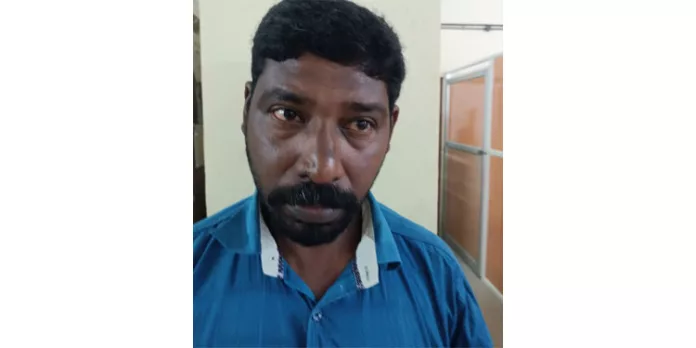 കാറിൽ സഞ്ചരിച്ച കുടുംബത്തിനെ ആക്രമിച്ച കേസിൽ ഒരാൾ പിടിയിൽ കാറിൽ സഞ്ചരിച്ച കുടുംബത്തിനെ ആക്രമിച്ച കേസിൽ ഒരാൾ പിടിയിൽ