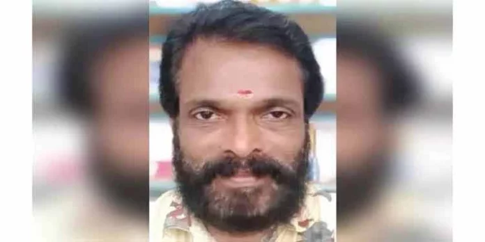ടാപ്പിങ് തൊഴിലാളിയെ ആക്രമിച്ച പ്രതിയെ പോലീസ് വീടുവളഞ്ഞ് പിടികൂടി ടാപ്പിങ് തൊഴിലാളിയെ ആക്രമിച്ച പ്രതിയെ പോലീസ് വീടുവളഞ്ഞ് പിടികൂടി