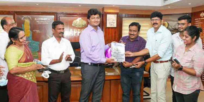 സ്വതന്ത്ര സോഫ്റ്റ് വെയറിന്റെ സഹായത്തോടെ തയ്യാറാക്കിയ ‘ആലപ്പുഴ വര്ത്തമാനം’ പ്രകാശനം ചെയ്തു സ്വതന്ത്ര സോഫ്റ്റ് വെയറിന്റെ സഹായത്തോടെ തയ്യാറാക്കിയ ‘ആലപ്പുഴ വര്ത്തമാനം’ പ്രകാശനം ചെയ്തു