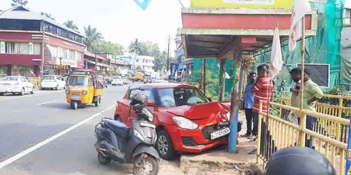 ചെങ്ങന്നൂരില് മാരുതി സ്വിഫ്റ്റ് കാർ വെയിറ്റിംഗ് ഷെഡിലേക്ക് ഇടിച്ചു കയറി ; അമ്മയ്ക്കും മകൾക്കും പരുക്കേറ്റു ചെങ്ങന്നൂരില് മാരുതി സ്വിഫ്റ്റ് കാർ വെയിറ്റിംഗ് ഷെഡിലേക്ക് ഇടിച്ചു കയറി ; അമ്മയ്ക്കും മകൾക്കും പരുക്കേറ്റു