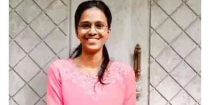അവധിക്കാലം ആഘോഷിക്കാനെത്തിയ പതിനേഴുകാരി മുങ്ങി മരിച്ചു അവധിക്കാലം ആഘോഷിക്കാനെത്തിയ പതിനേഴുകാരി മുങ്ങി മരിച്ചു
