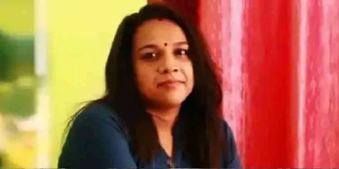 ടൈറ്റാനിയം ജോലി തട്ടിപ്പ് കേസ് ഒതുക്കാന് ഭരണകക്ഷി പാര്ട്ടിയുടെ സമ്മര്ദ്ദം ടൈറ്റാനിയം ജോലി തട്ടിപ്പ് കേസ് ഒതുക്കാന് ഭരണകക്ഷി പാര്ട്ടിയുടെ സമ്മര്ദ്ദം