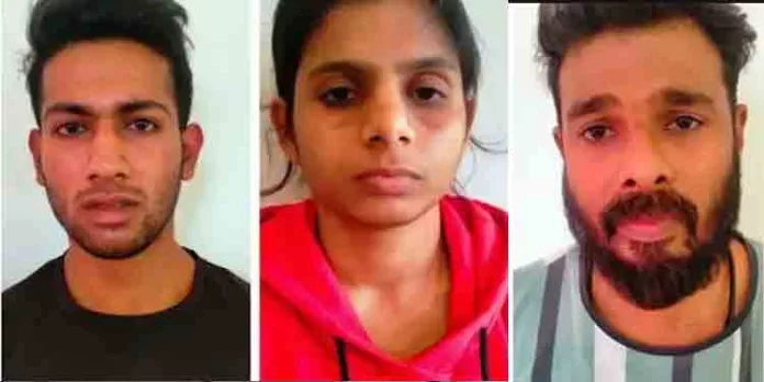 സ്വര്ണ്ണവുമായി എത്തി കസ്റ്റംസിനെ വെട്ടിച്ച് പുറത്തിറങ്ങിയ യുവതിയും തട്ടിയെടുക്കാനെത്തിയ സംഘവും പിടിയില് സ്വര്ണ്ണവുമായി എത്തി കസ്റ്റംസിനെ വെട്ടിച്ച് പുറത്തിറങ്ങിയ യുവതിയും തട്ടിയെടുക്കാനെത്തിയ സംഘവും പിടിയില്