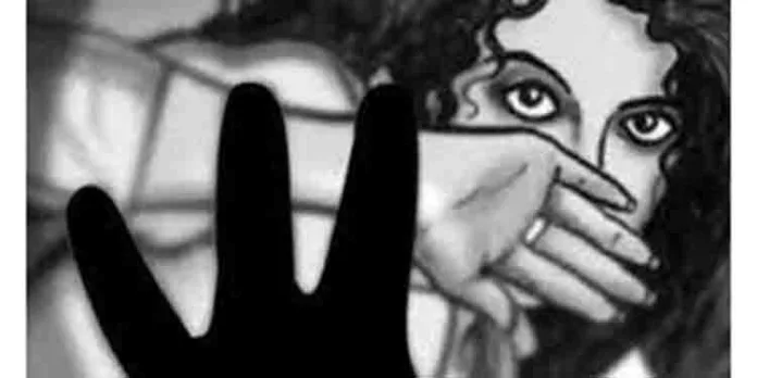 പോലീസെന്ന് പരിചയപ്പെടുത്തി യുവതിയെ കടന്നു പിടിച്ചതായി പരാതി ; അന്വേഷണം ആരംഭിച്ചു പോലീസെന്ന് പരിചയപ്പെടുത്തി യുവതിയെ കടന്നു പിടിച്ചതായി പരാതി ; അന്വേഷണം ആരംഭിച്ചു