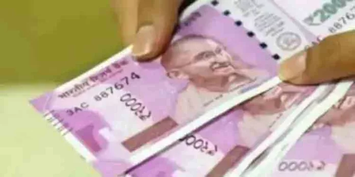 സര്ക്കാര് ജീവനക്കാര്ക്ക് പുതുവത്സര സമ്മാനങ്ങള് നല്കി ത്രിപുര മുഖ്യമന്ത്രി മണിക് സാഹ സര്ക്കാര് ജീവനക്കാര്ക്ക് പുതുവത്സര സമ്മാനങ്ങള് നല്കി ത്രിപുര മുഖ്യമന്ത്രി മണിക് സാഹ