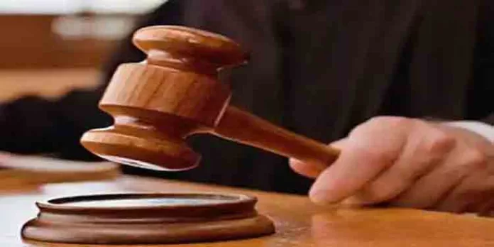 അയല്വാസികളായ കുട്ടികളെ പ്രകൃതിവിരുദ്ധ പീഡനത്തിനിരയാക്കിയ പ്രതിക്ക് കഠിന തടവും 75000 രൂപ പിഴയും വിധിച്ചു അയല്വാസികളായ കുട്ടികളെ പ്രകൃതിവിരുദ്ധ പീഡനത്തിനിരയാക്കിയ പ്രതിക്ക് കഠിന തടവും 75000 രൂപ പിഴയും വിധിച്ചു