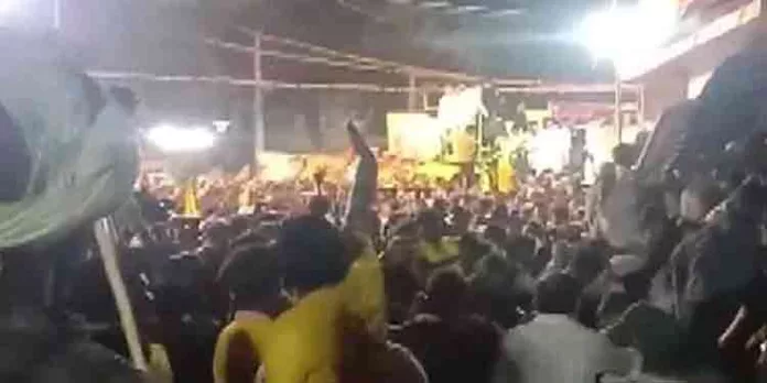 ടിഡിപി റാലിക്കിടെ തിക്കിലും തിരക്കിലുംപെട്ട് എട്ട് പേര് മരിച്ചു ടിഡിപി റാലിക്കിടെ തിക്കിലും തിരക്കിലുംപെട്ട് എട്ട് പേര് മരിച്ചു