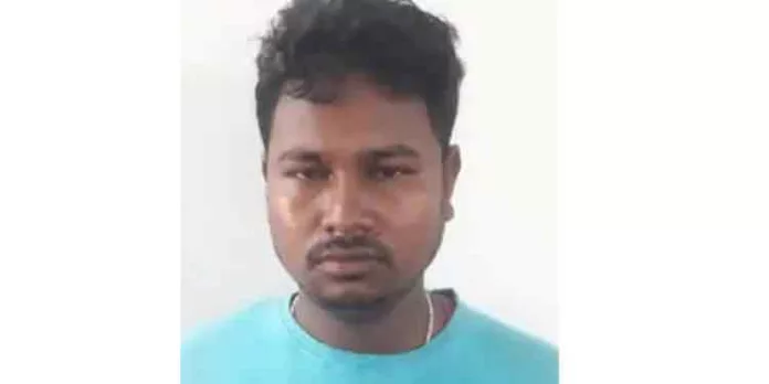 നെടുമ്പാശ്ശേരിയില് വാഹനം ഇടിച്ച് യുവാവ് മരിച്ച സംഭവം ; നിര്ത്താതെ പോയ വാഹനവും ഡ്രൈവറും ഏഴ് മാസത്തിന് ശേഷം പിടിയില് നെടുമ്പാശ്ശേരിയില് വാഹനം ഇടിച്ച് യുവാവ് മരിച്ച സംഭവം ; നിര്ത്താതെ പോയ വാഹനവും ഡ്രൈവറും ഏഴ് മാസത്തിന് ശേഷം പിടിയില്