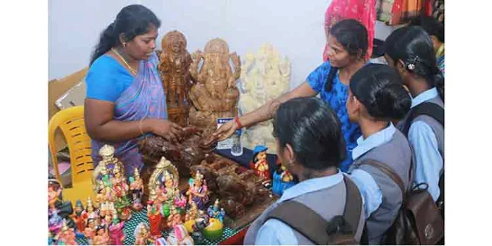 കുടുംബശ്രീ ദേശിയ സരസ് മേളയില് വിസ്മയങ്ങൾ തീർത്ത് തമിഴ്നാട്ടിലെ വനിതാ സംരംഭകർ കുടുംബശ്രീ ദേശിയ സരസ് മേളയില് വിസ്മയങ്ങൾ തീർത്ത് തമിഴ്നാട്ടിലെ വനിതാ സംരംഭകർ