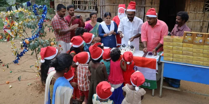 കാടിന്റെ മക്കൾക്കൊപ്പം ക്രിസ്മസ് ആഘോഷിച്ച് യൂത്ത് കോൺഗ്രസ് പെരുനാട് മണ്ഡലം കമ്മിറ്റി കാടിന്റെ മക്കൾക്കൊപ്പം ക്രിസ്മസ് ആഘോഷിച്ച് യൂത്ത് കോൺഗ്രസ് പെരുനാട് മണ്ഡലം കമ്മിറ്റി