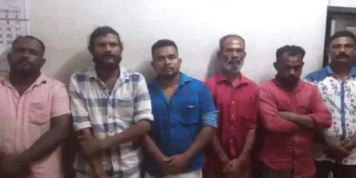 ആറ്റുകാൽ പാടശ്ശേരിയിൽ യുവാവിനെ വെട്ടിക്കൊലപ്പെടുത്താൻ ശ്രമിച്ച കേസില് ആറ് പേര് അറസ്റ്റില് ആറ്റുകാൽ പാടശ്ശേരിയിൽ യുവാവിനെ വെട്ടിക്കൊലപ്പെടുത്താൻ ശ്രമിച്ച കേസില് ആറ് പേര് അറസ്റ്റില്