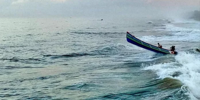 ചാവക്കാട് നിന്ന് മൽസ്യബന്ധനത്തിന് പോയ മൂന്ന് പേരെ കടലിൽ കാണാതായി ; തിരച്ചിൽ തുടരുന്നു ചാവക്കാട് നിന്ന് മൽസ്യബന്ധനത്തിന് പോയ മൂന്ന് പേരെ കടലിൽ കാണാതായി ; തിരച്ചിൽ തുടരുന്നു