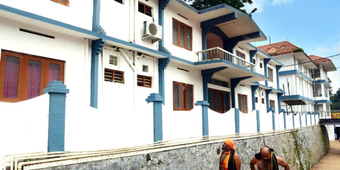 സന്നിധാനത്ത് അയ്യപ്പഭക്തര്ക്ക് വിപുലമായ താമസ സൗകര്യങ്ങള് സന്നിധാനത്ത് അയ്യപ്പഭക്തര്ക്ക് വിപുലമായ താമസ സൗകര്യങ്ങള്
