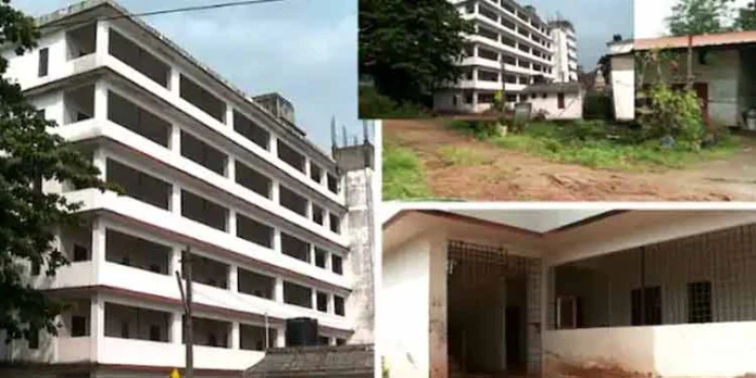 പദ്ധതി ഫ്ലാറ്റ് : ഉദ്ഘാടനം കഴിഞ്ഞ് 3വർഷമായിട്ടും ഫ്ലാറ്റ് കൈമാറിയില്ല, 36കുടുംബങ്ങളുടെ ജീവിതം ഷെഡുകളിൽ പദ്ധതി ഫ്ലാറ്റ് : ഉദ്ഘാടനം കഴിഞ്ഞ് 3വർഷമായിട്ടും ഫ്ലാറ്റ് കൈമാറിയില്ല, 36കുടുംബങ്ങളുടെ ജീവിതം ഷെഡുകളിൽ