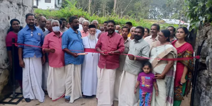ഇടത്തിട്ട കുഴിഞ്ഞേത്ത് കൊന്നയില്പടി റോഡ് ഉദ്ഘാടനം ചെയ്തു ഇടത്തിട്ട കുഴിഞ്ഞേത്ത് കൊന്നയില്പടി റോഡ് ഉദ്ഘാടനം ചെയ്തു