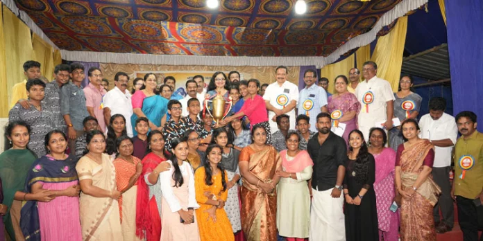 റവന്യു ജില്ലാ കലോത്സവം : 661 പോയിന്റോടെ പത്തനംതിട്ട ഉപജില്ല ജേതാക്കള് റവന്യു ജില്ലാ കലോത്സവം : 661 പോയിന്റോടെ പത്തനംതിട്ട ഉപജില്ല ജേതാക്കള്