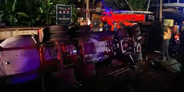 ടാങ്കർ ലോറി മറിഞ്ഞു ; മദ്യപിച്ച് വാഹനം ഓടിച്ച ഡ്രൈവറെ അറസ്റ്റ് ചെയ്തു ടാങ്കർ ലോറി മറിഞ്ഞു ; മദ്യപിച്ച് വാഹനം ഓടിച്ച ഡ്രൈവറെ അറസ്റ്റ് ചെയ്തു