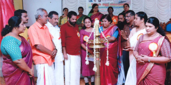 ലോകമണ്ണ് ദിനാചരണം : ജില്ലാതല ഉദ്ഘാടനം പന്തളം തെക്കേക്കര പഞ്ചായത്തില് നടത്തി ലോകമണ്ണ് ദിനാചരണം : ജില്ലാതല ഉദ്ഘാടനം പന്തളം തെക്കേക്കര പഞ്ചായത്തില് നടത്തി