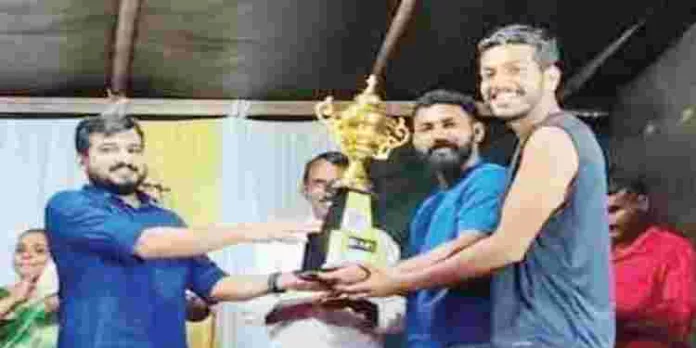ആകാശ് തില്ലങ്കേരിയുമായി വേദി പങ്കിട്ടതിൽ നടപടിയില്ലെന്ന് ഡിവൈഎഫ്ഐ ആകാശ് തില്ലങ്കേരിയുമായി വേദി പങ്കിട്ടതിൽ നടപടിയില്ലെന്ന് ഡിവൈഎഫ്ഐ