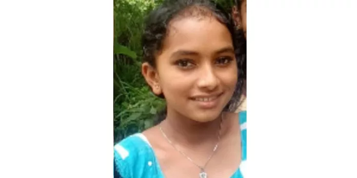 സഹപാഠിക്ക് വാട്സാപ്പിൽ സന്ദേശം അയച്ചതിന് വീട്ടുകാർ ശകാരിച്ചു ; പത്താം ക്ലാസ് വിദ്യാർത്ഥിനി തൂങ്ങിമരിച്ചു സഹപാഠിക്ക് വാട്സാപ്പിൽ സന്ദേശം അയച്ചതിന് വീട്ടുകാർ ശകാരിച്ചു ; പത്താം ക്ലാസ് വിദ്യാർത്ഥിനി തൂങ്ങിമരിച്ചു