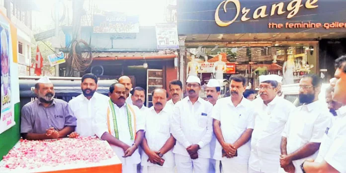 കേരള രാഷ്ട്രീയത്തിലെ കഴിവുറ്റ ജനകീയ നേതാവാണ് ലീഡര് കെ. കരുണാകരന് : പ്രൊഫ. സതീഷ് കൊച്ചുപറമ്പില് കേരള രാഷ്ട്രീയത്തിലെ കഴിവുറ്റ ജനകീയ നേതാവാണ് ലീഡര് കെ. കരുണാകരന് : പ്രൊഫ. സതീഷ് കൊച്ചുപറമ്പില്