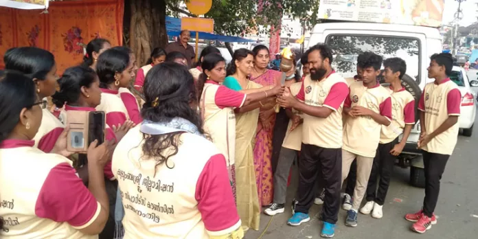 കുടുംബശ്രീ നയിചേതന കാമ്പയിന് : ദീപശിഖാ പ്രയാണം സമാപിച്ചു കുടുംബശ്രീ നയിചേതന കാമ്പയിന് : ദീപശിഖാ പ്രയാണം സമാപിച്ചു