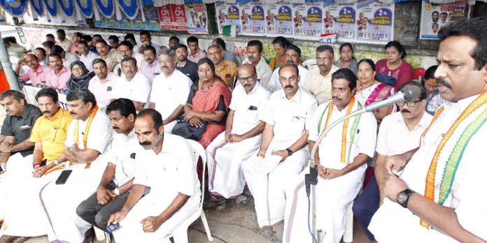 പിൻവാതിൽ നിയമനങ്ങൾ സംബന്ധിച്ച് ജുഡീഷ്യൽ അന്വേഷണം നടത്തണം : ചവറ ജയകുമാർ പിൻവാതിൽ നിയമനങ്ങൾ സംബന്ധിച്ച് ജുഡീഷ്യൽ അന്വേഷണം നടത്തണം : ചവറ ജയകുമാർ